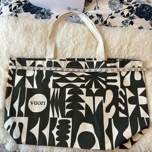 Vuori Monochrome Geometric Tote NWOT. SPECIAL EDITION